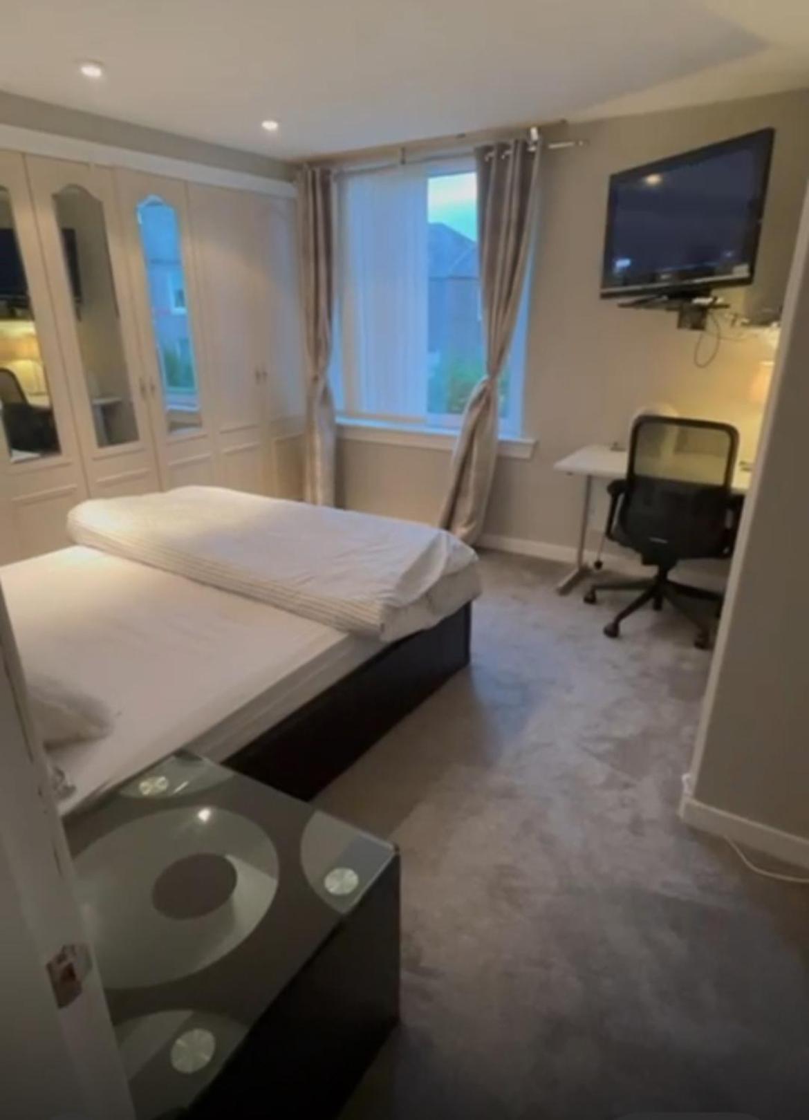 Room In A Home Edimburgo Exterior foto